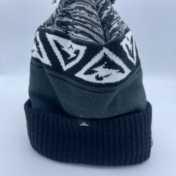 Nike Trail Beanie Grey Black NWOT - Picture 2 of 6